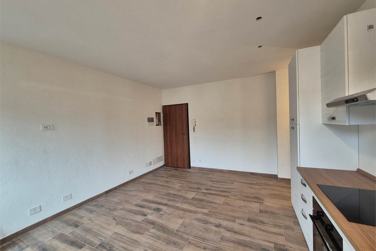 Trilocale in vendita con cantina a Lurate Caccivio