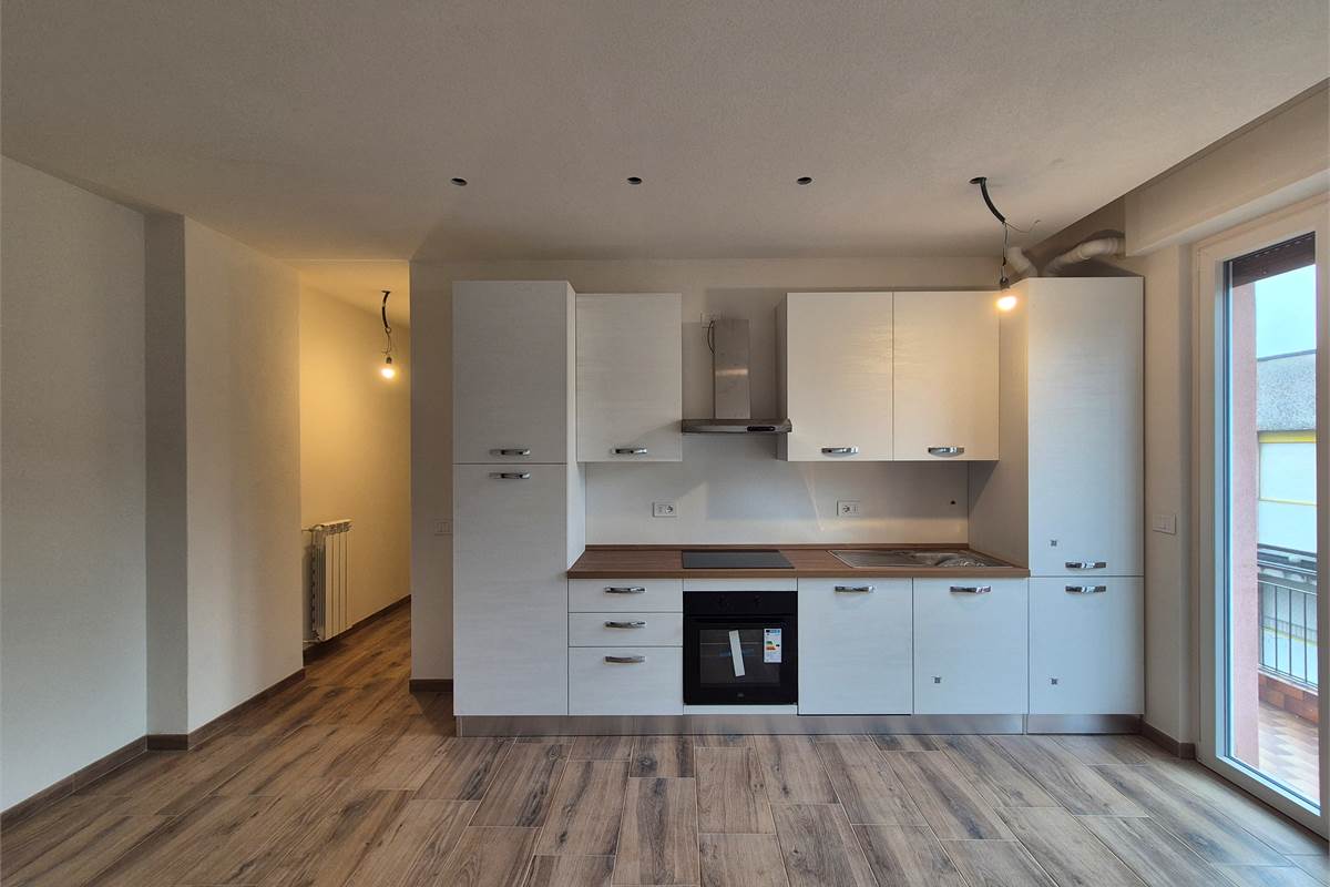 Trilocale in vendita con cantina a Lurate Caccivio