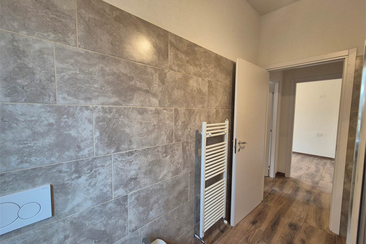 Trilocale in vendita con cantina a Lurate Caccivio