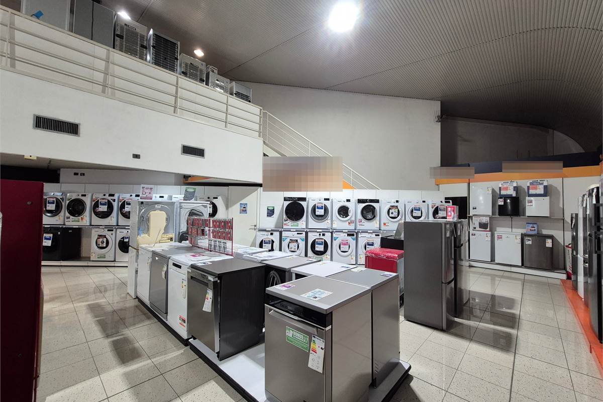 Spaziosa attività nel settore elettronico in vendita