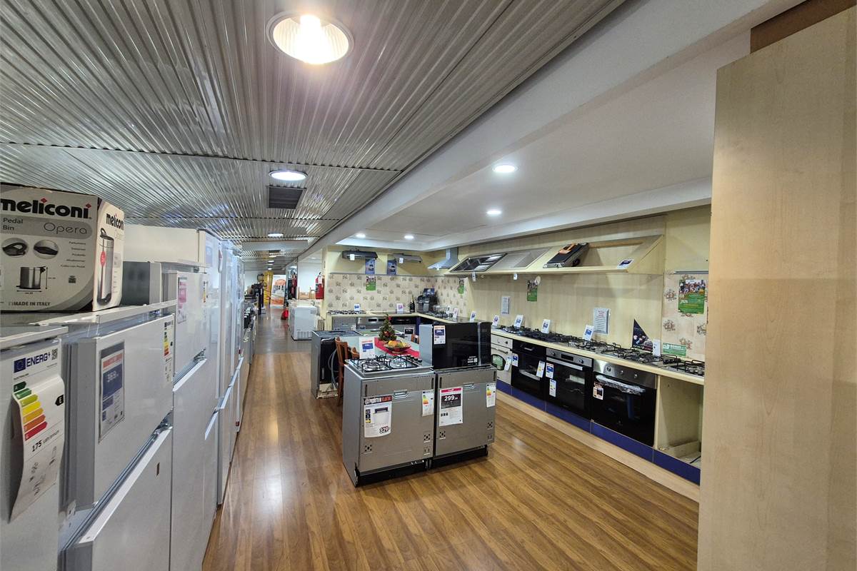 Spaziosa attività nel settore elettronico in vendita
