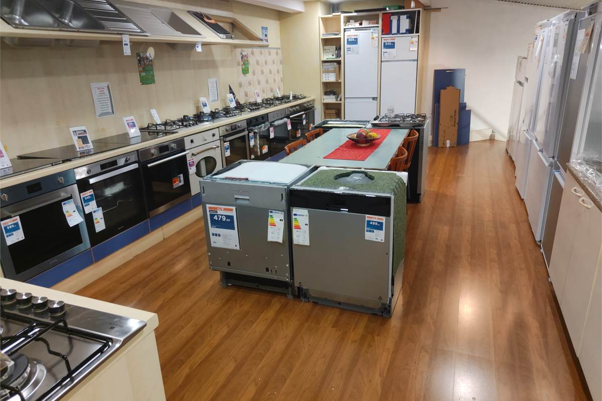 Spaziosa attività nel settore elettronico in vendita