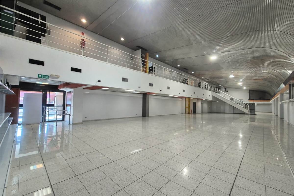 Spaziosa attività nel settore elettronico in vendita