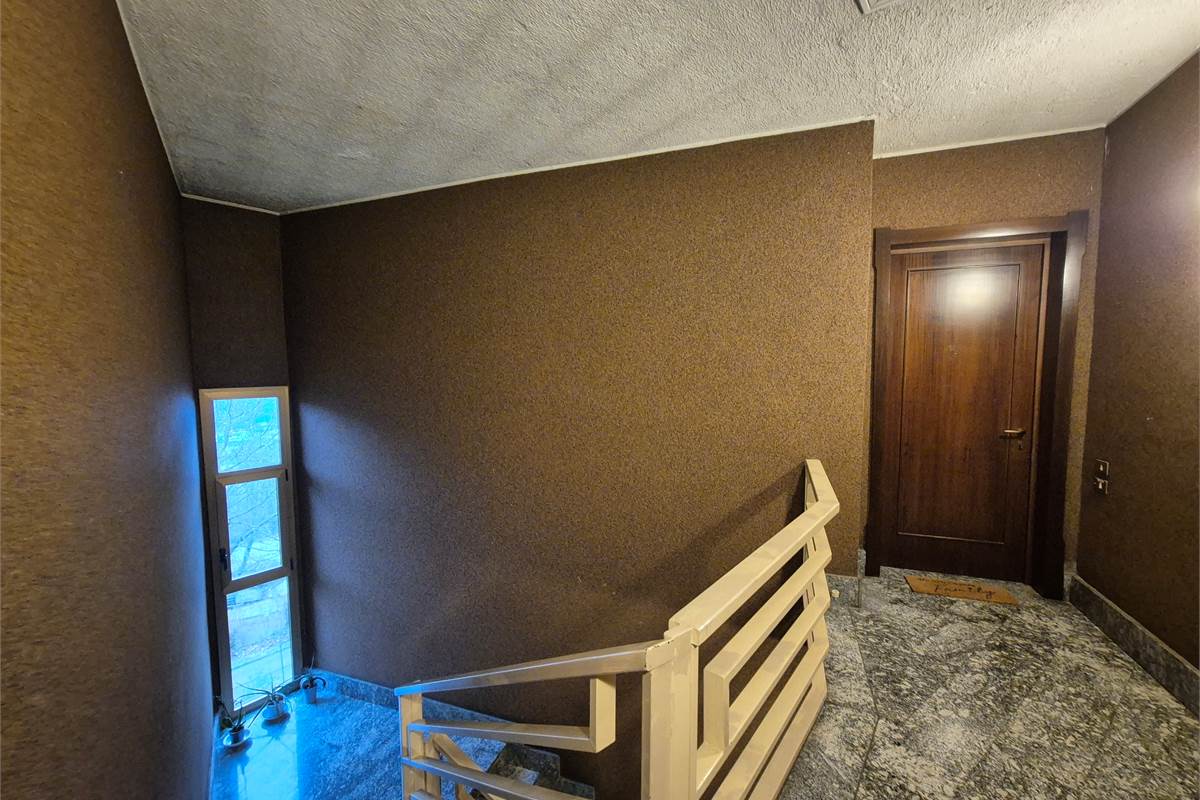 Trilocale a Lipomo con autorimessa e cantina