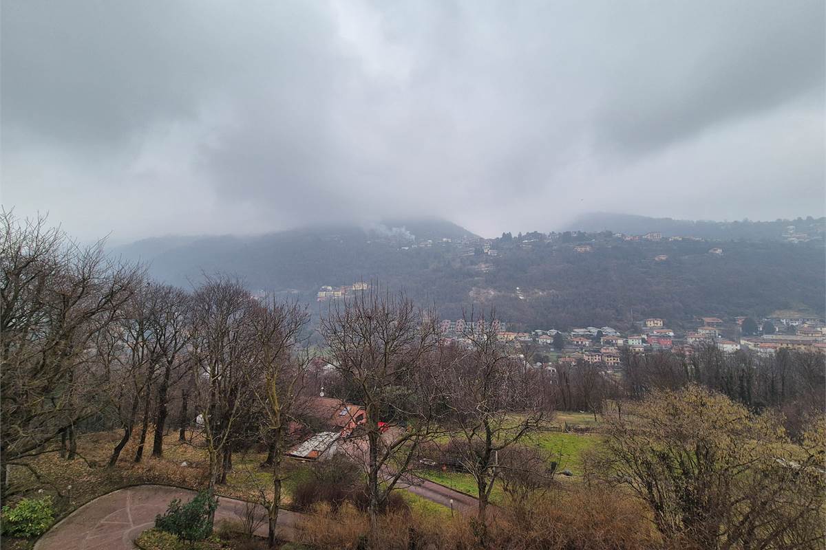 Trilocale a Lipomo con autorimessa e cantina