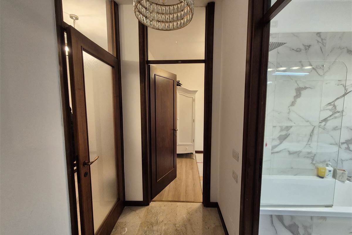 Trilocale a Lipomo con autorimessa e cantina