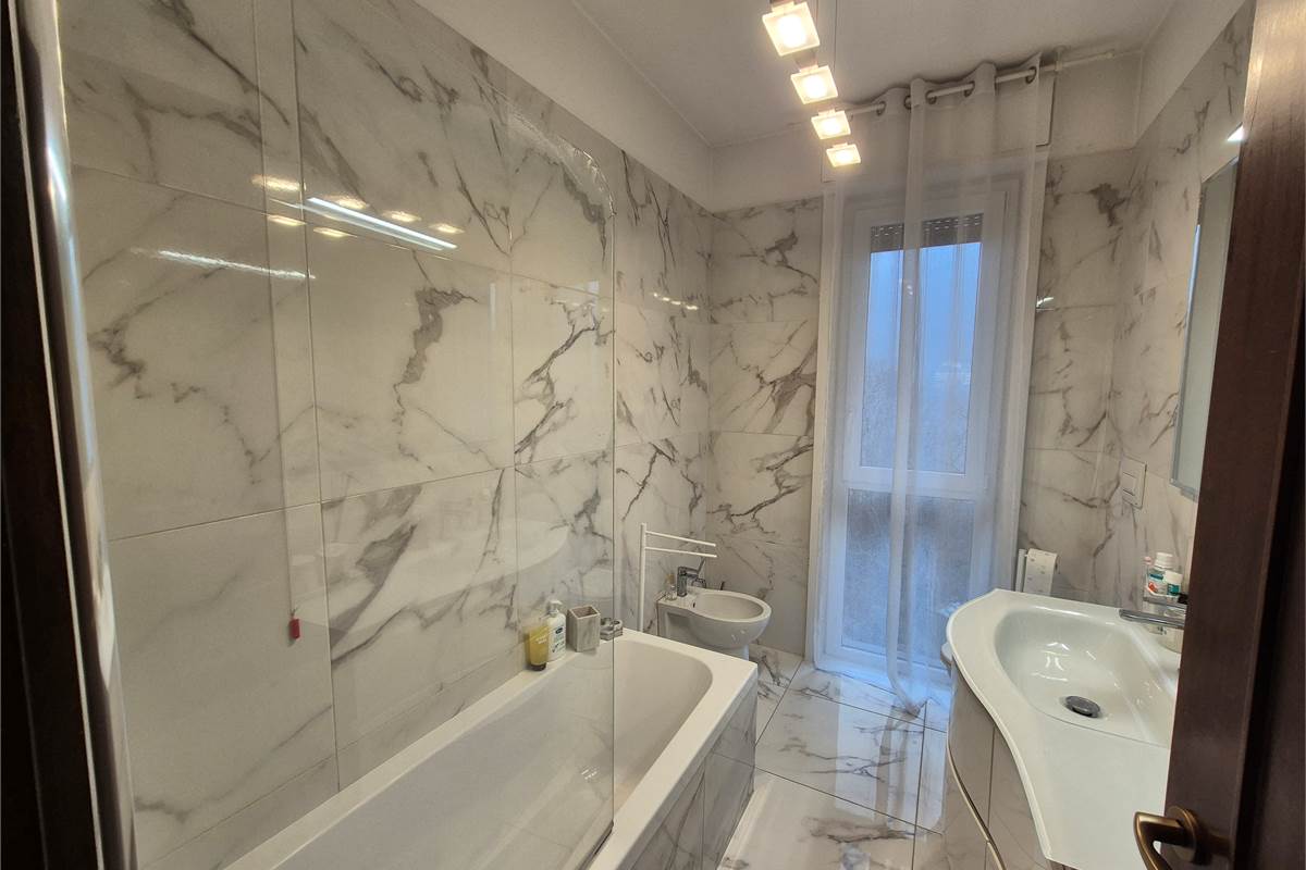 Trilocale a Lipomo con autorimessa e cantina