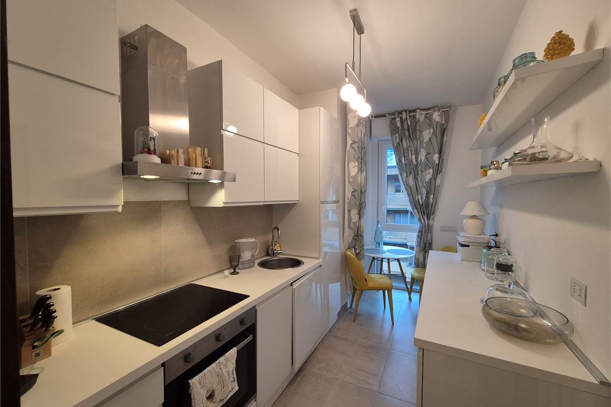 Trilocale a Lipomo con autorimessa e cantina