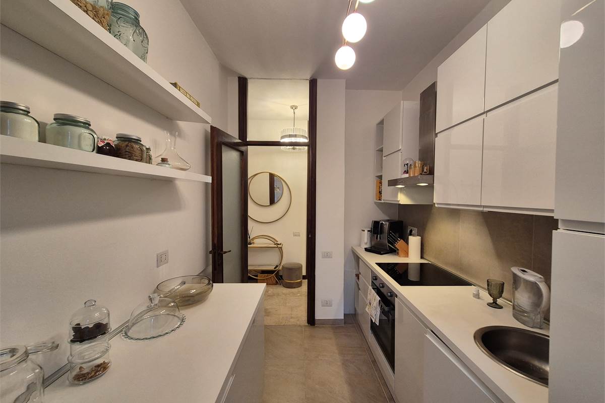 Trilocale a Lipomo con autorimessa e cantina