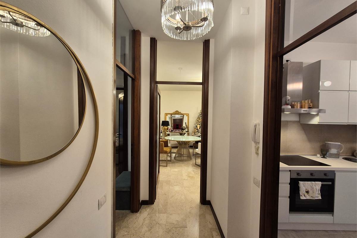 Trilocale a Lipomo con autorimessa e cantina