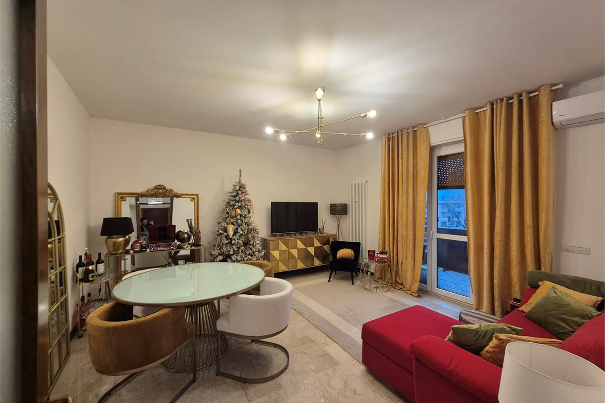 Trilocale a Lipomo con autorimessa e cantina