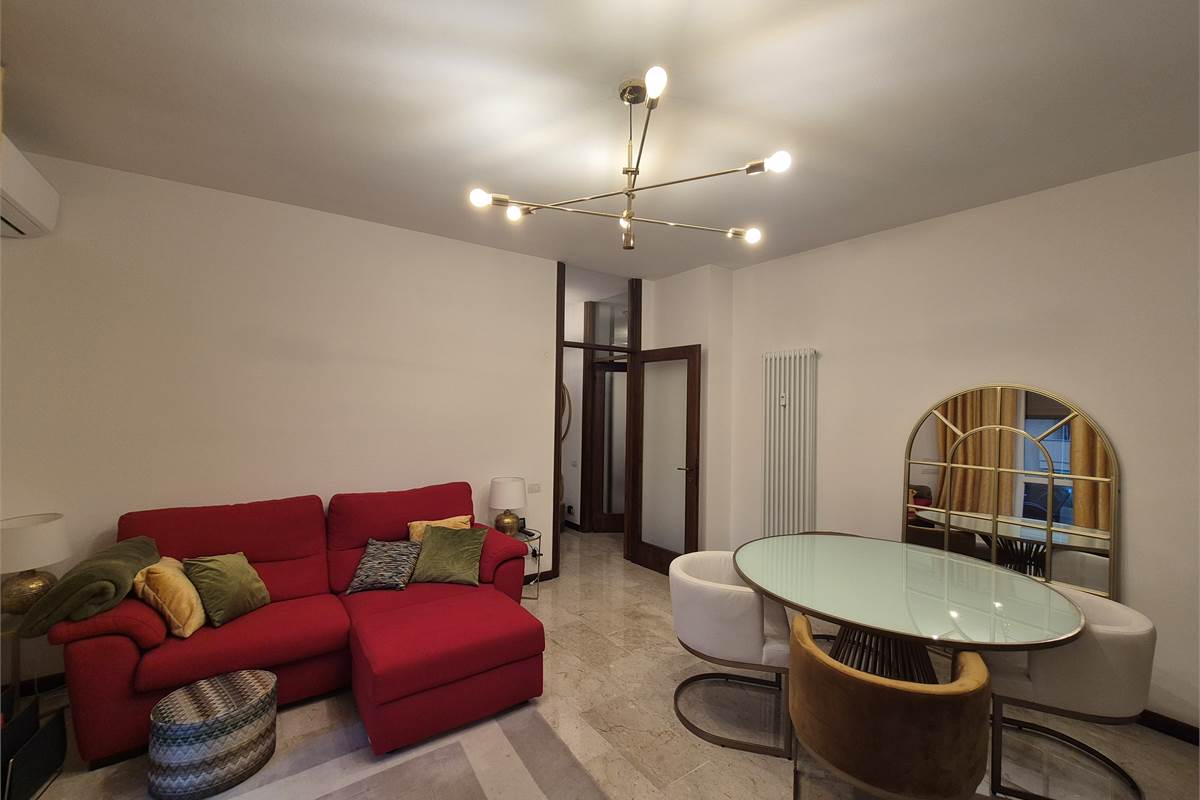 Trilocale a Lipomo con autorimessa e cantina