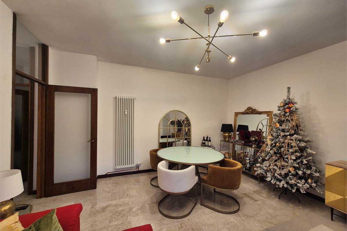 Trilocale a Lipomo con autorimessa e cantina