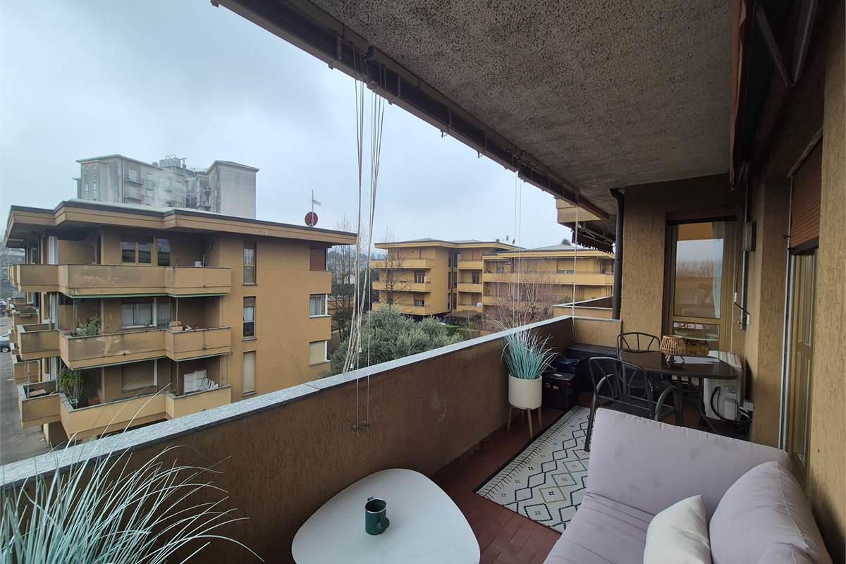 Trilocale a Lipomo con autorimessa e cantina