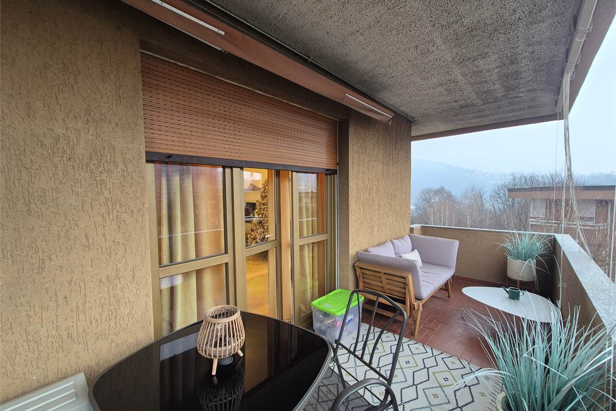 Trilocale a Lipomo con autorimessa e cantina