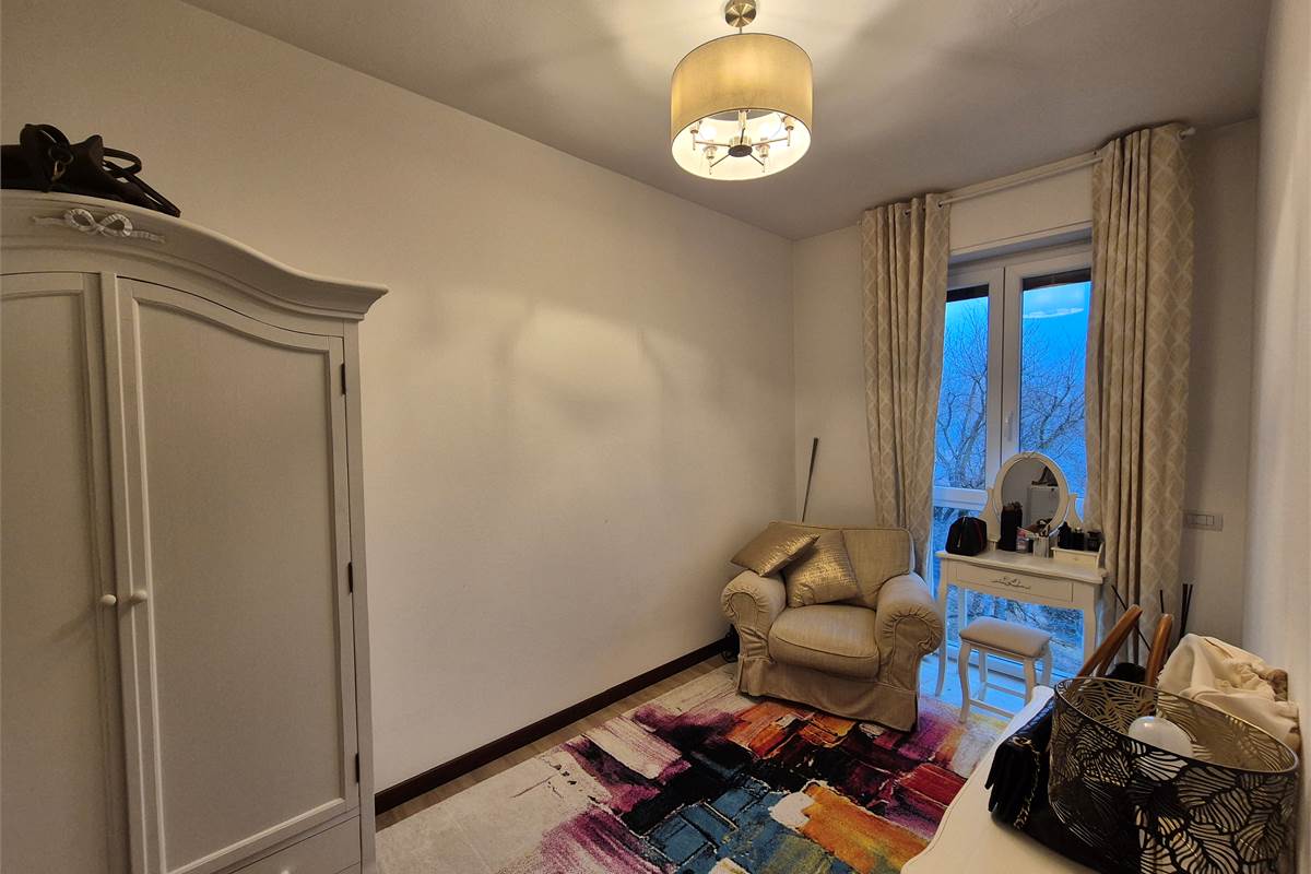 Trilocale a Lipomo con autorimessa e cantina