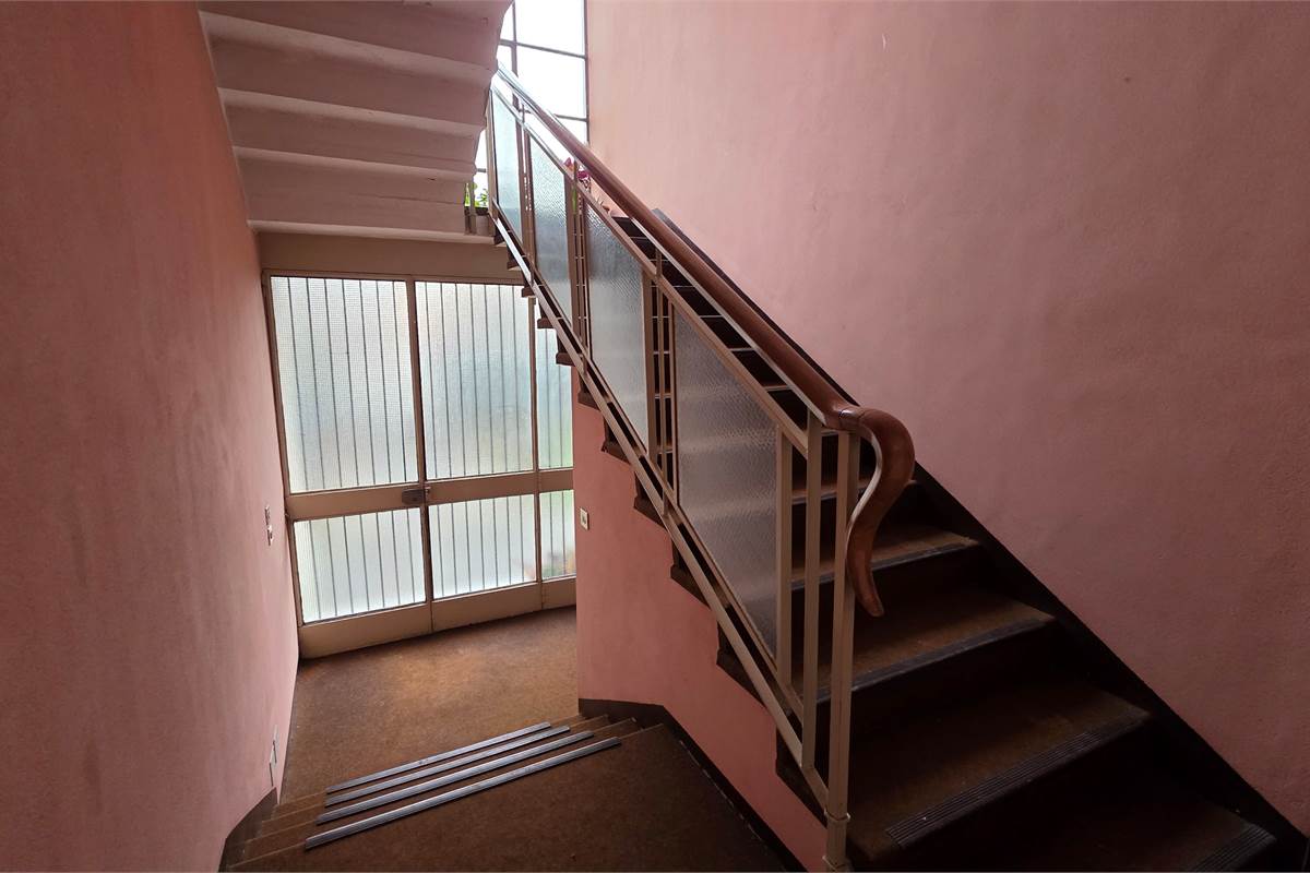 Porzione di casa a Carugo con due appartamenti 