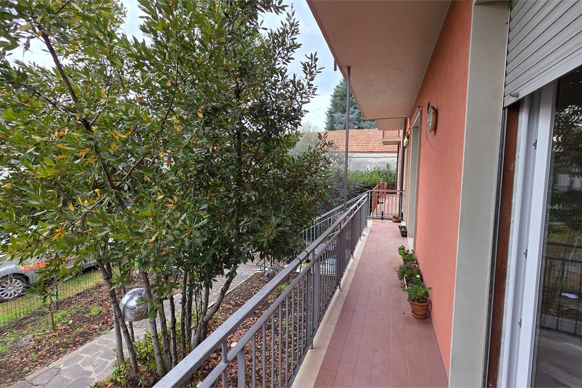 Porzione di casa a Carugo con due appartamenti 