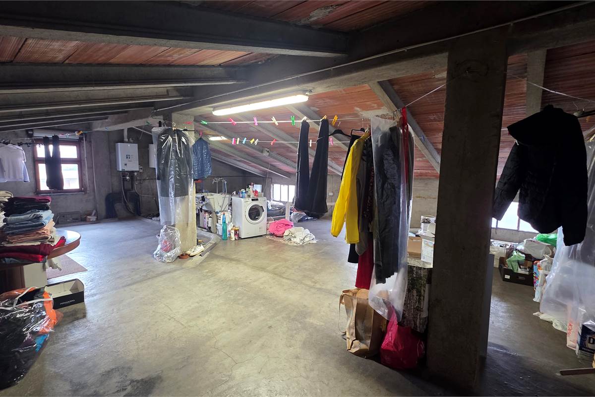 Porzione di casa a Carugo con due appartamenti 