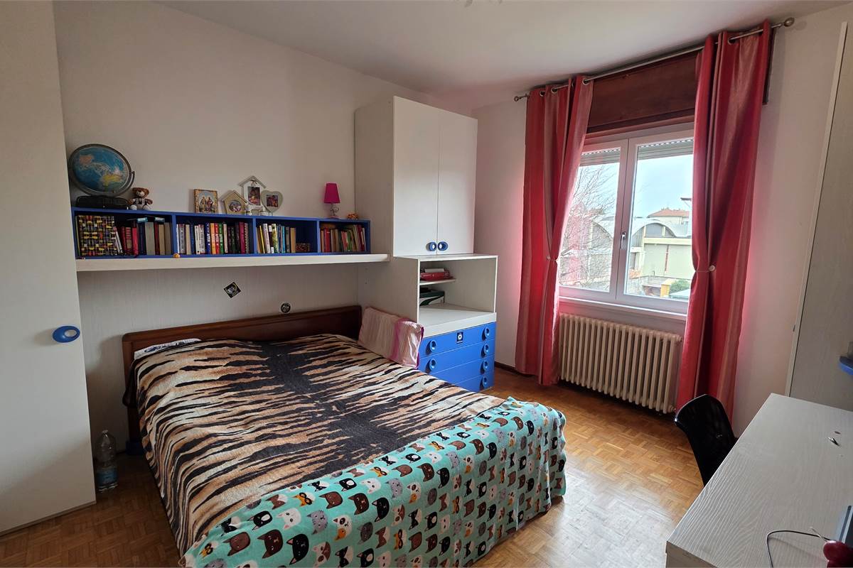 Porzione di casa a Carugo con due appartamenti 