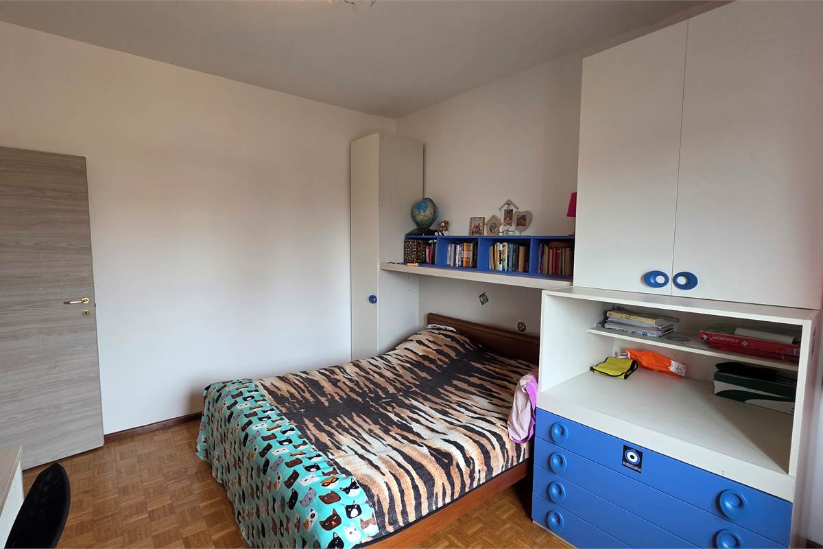 Porzione di casa a Carugo con due appartamenti 