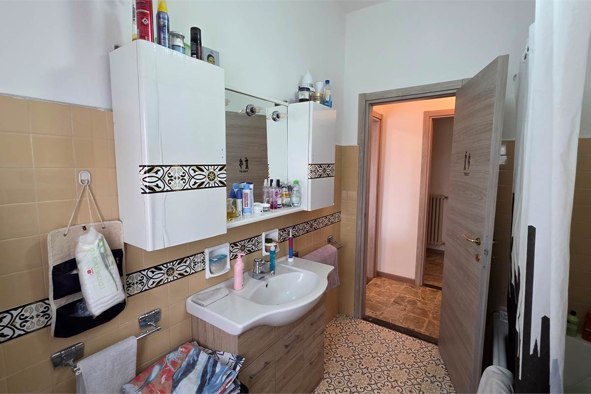 Porzione di casa a Carugo con due appartamenti 