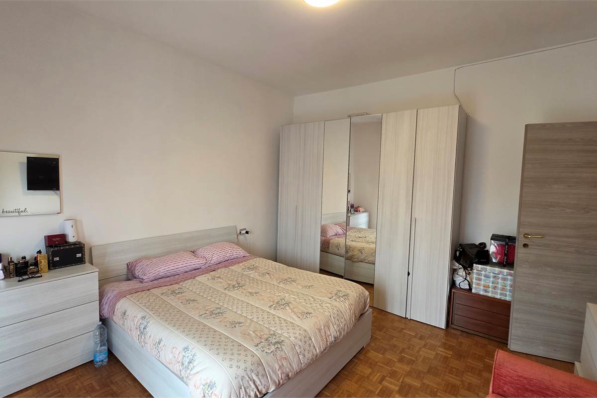 Porzione di casa a Carugo con due appartamenti 