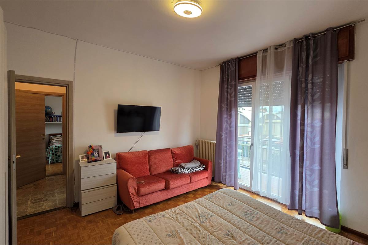 Porzione di casa a Carugo con due appartamenti 