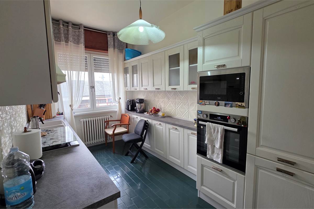 Porzione di casa a Carugo con due appartamenti 