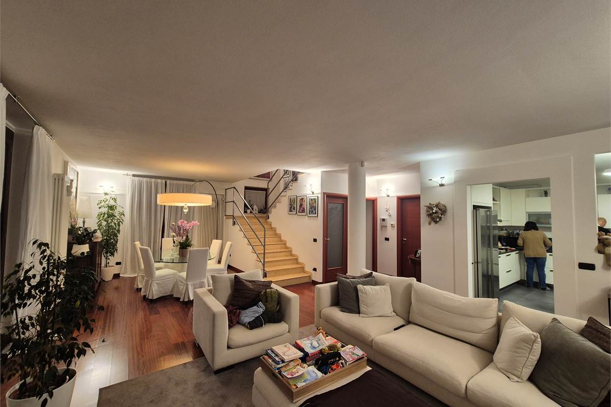 Spettacolare villa singola con giardino privato