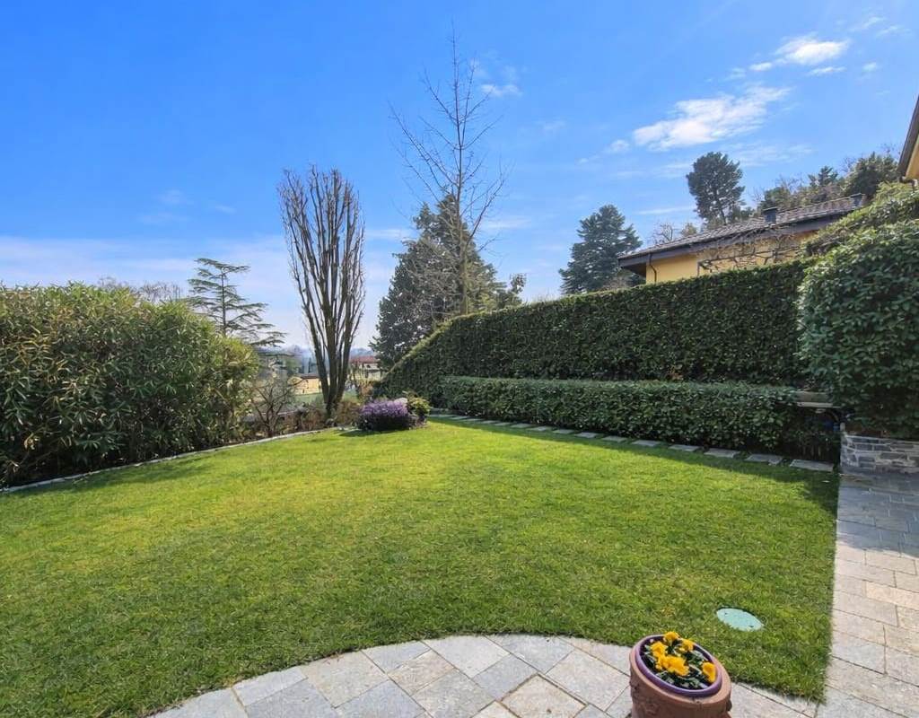 Spettacolare villa singola con giardino privato