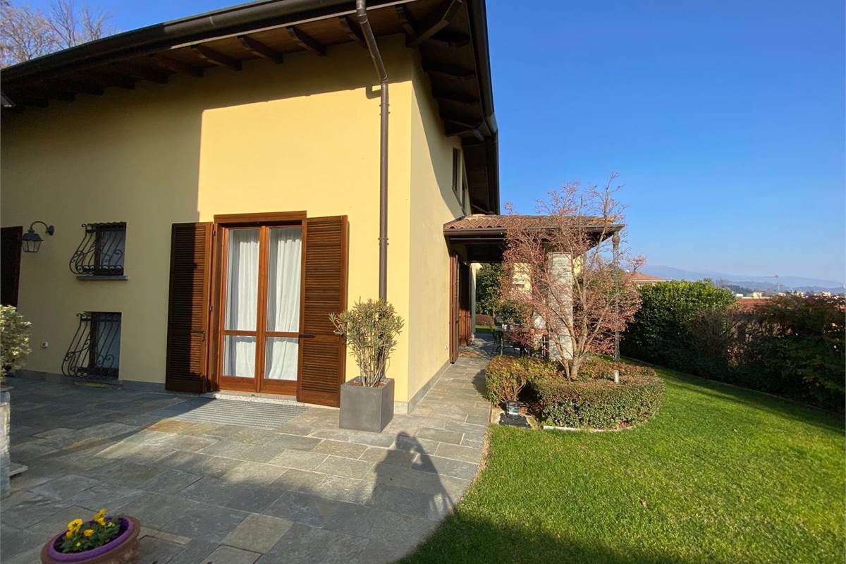 Spettacolare villa singola con giardino privato