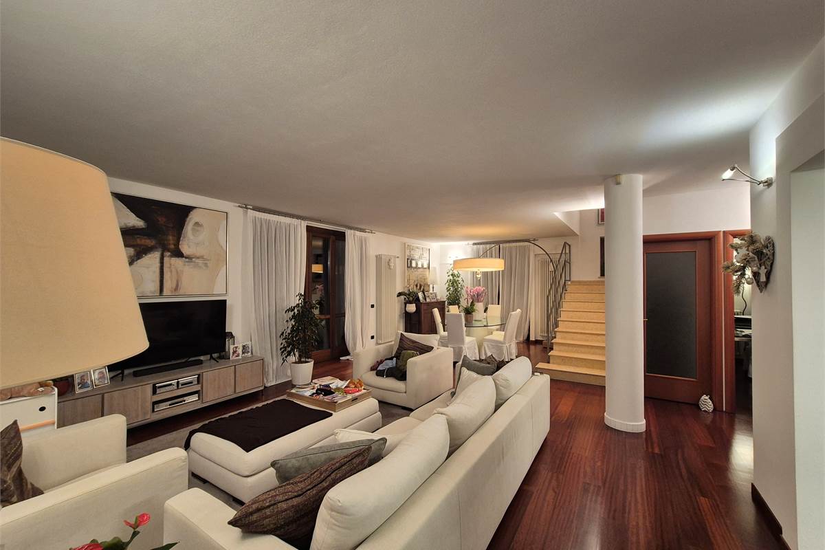 Spettacolare villa singola con giardino privato