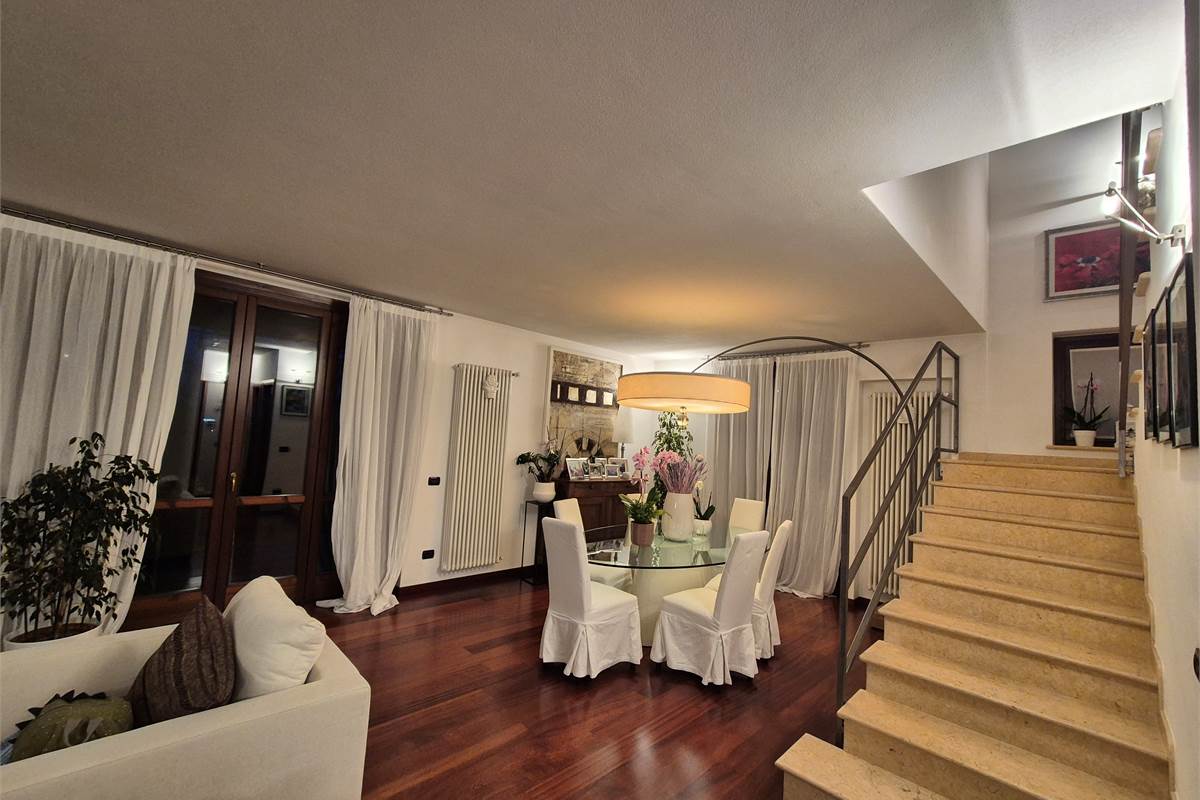 Spettacolare villa singola con giardino privato