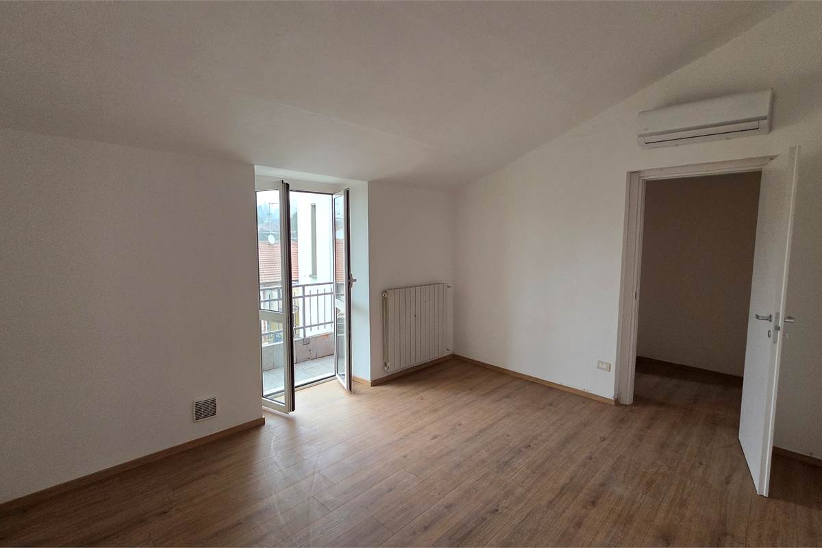 Trilocale RISTRUTTURATO A Caronno Varesino 