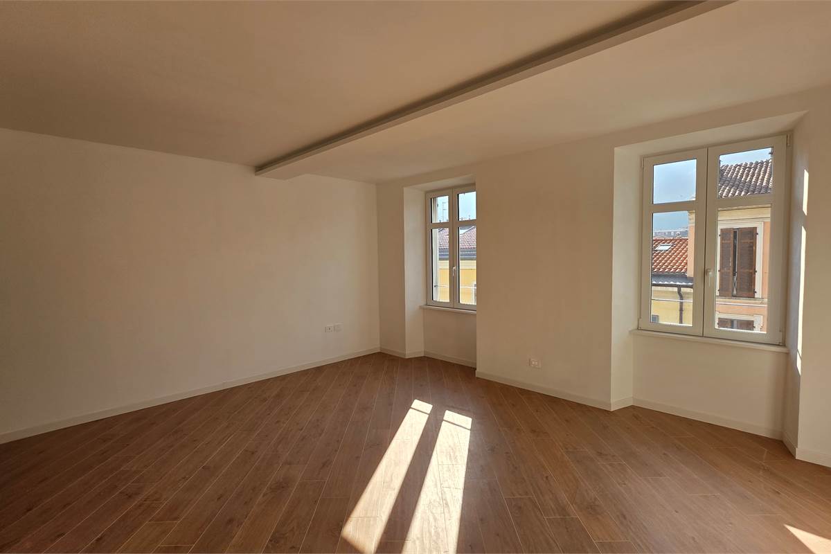 Trilocale in affitto a Como