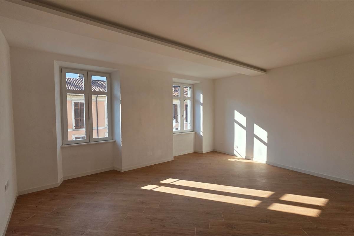 Trilocale in affitto a Como