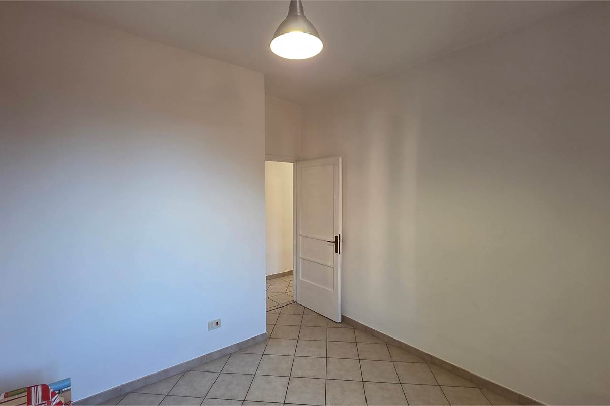 Trilocale con giardino e posto auto a Tremezzina 