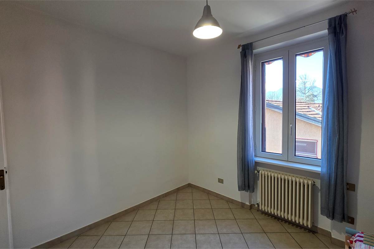 Trilocale con giardino e posto auto a Tremezzina 