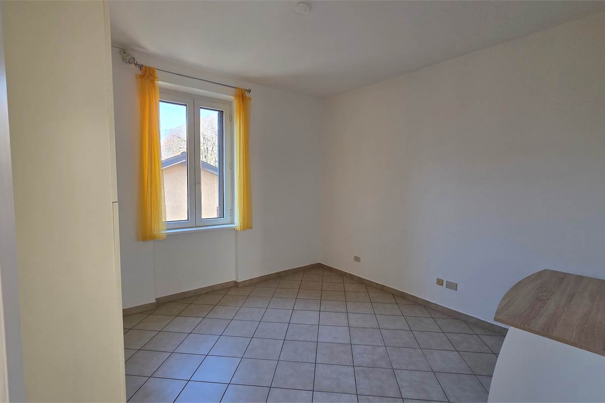 Trilocale con giardino e posto auto a Tremezzina 