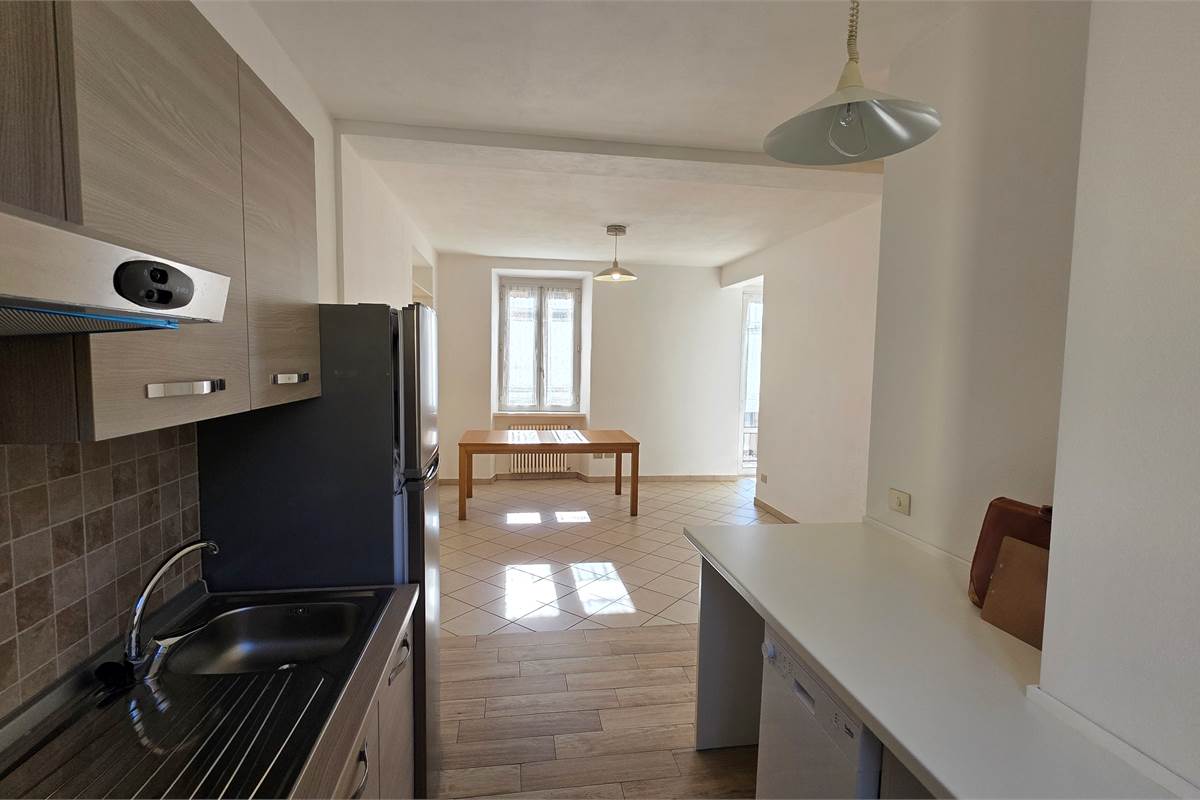 Trilocale con giardino e posto auto a Tremezzina 