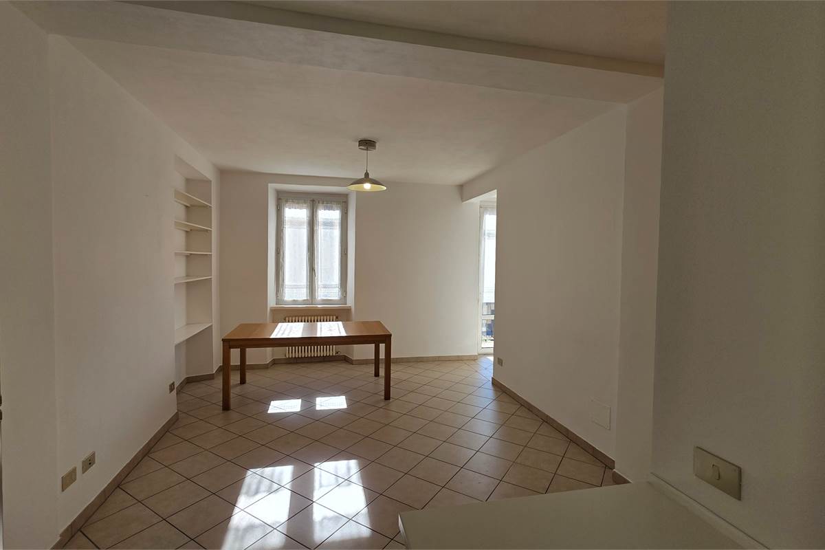 Trilocale con giardino e posto auto a Tremezzina 