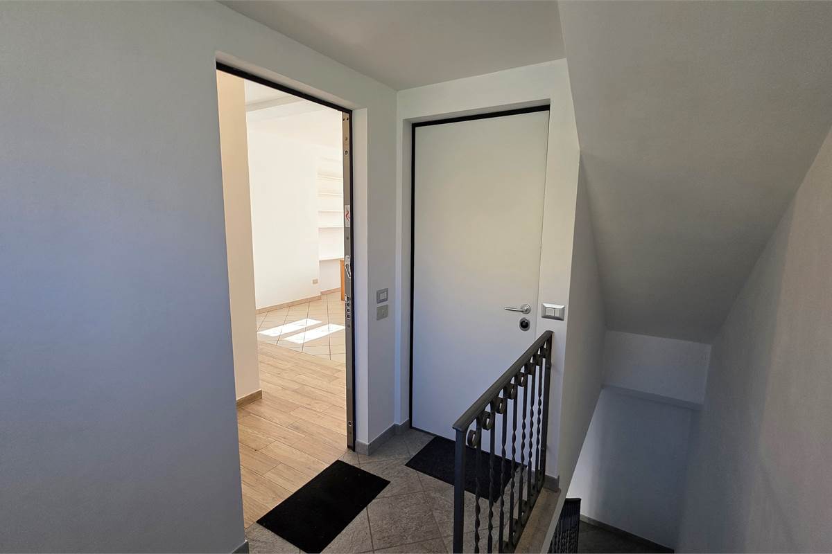 Trilocale con giardino e posto auto a Tremezzina 