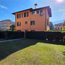 Trilocale con giardino e posto auto a Tremezzina 
