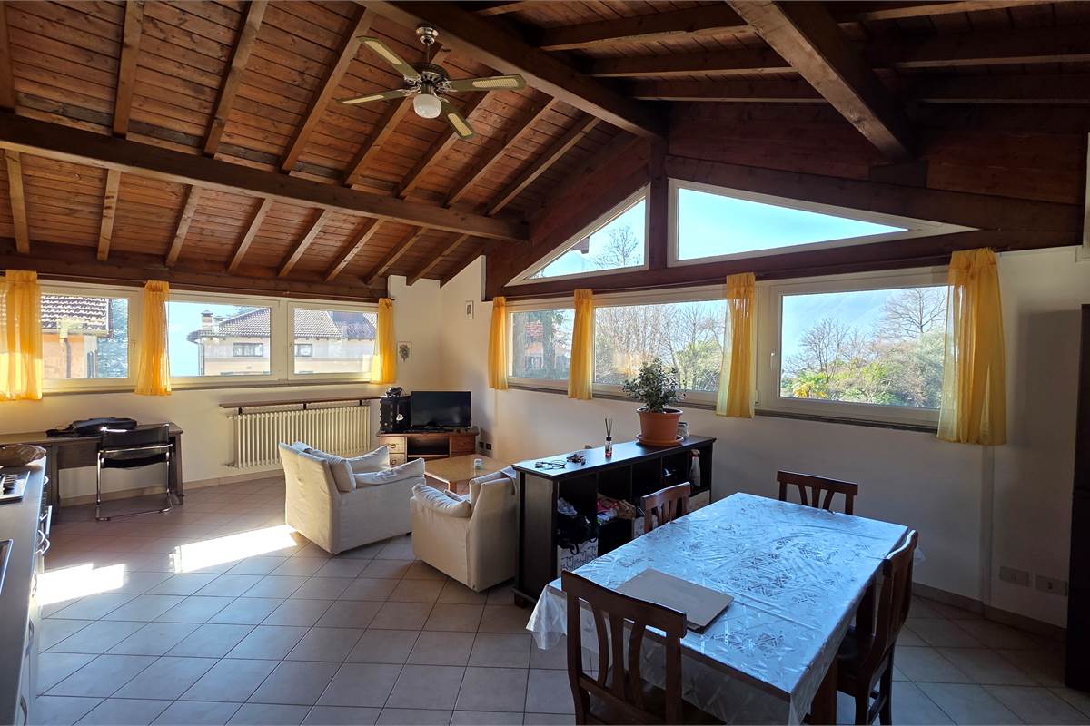 Trilocale con posto auto a Tremezzina