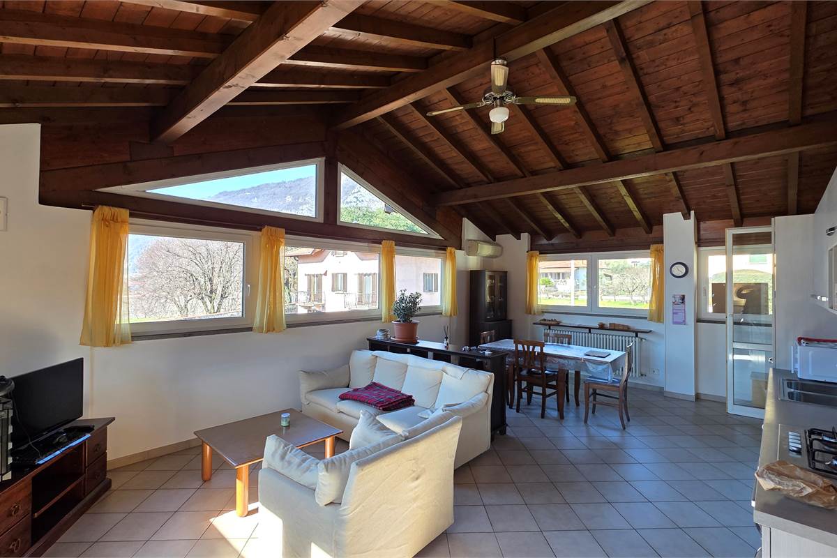 Trilocale con posto auto a Tremezzina