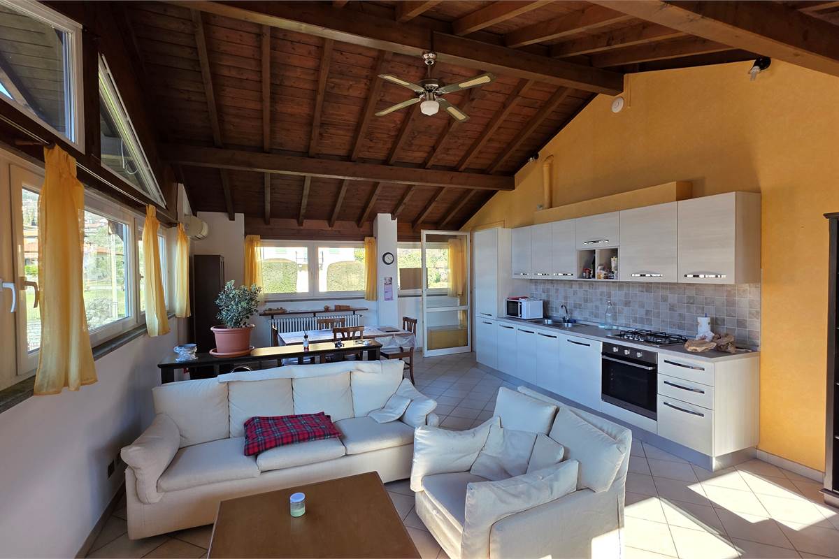 Trilocale con posto auto a Tremezzina