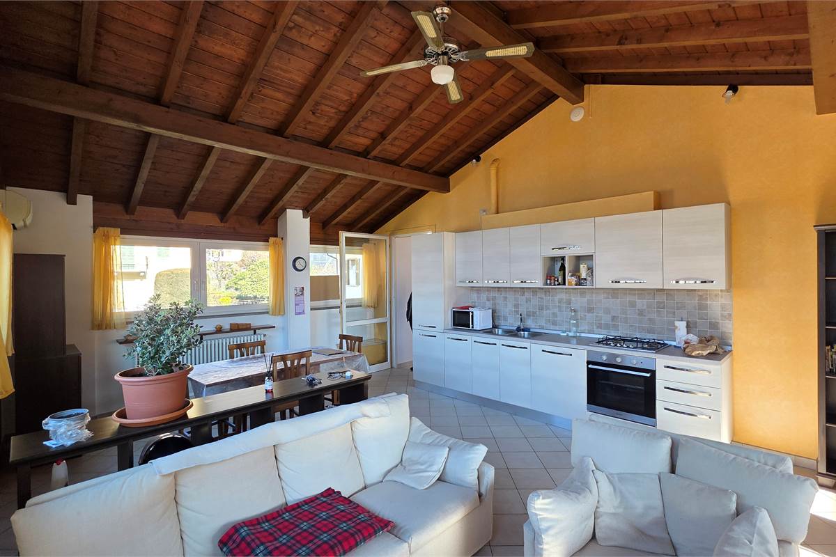 Trilocale con posto auto a Tremezzina