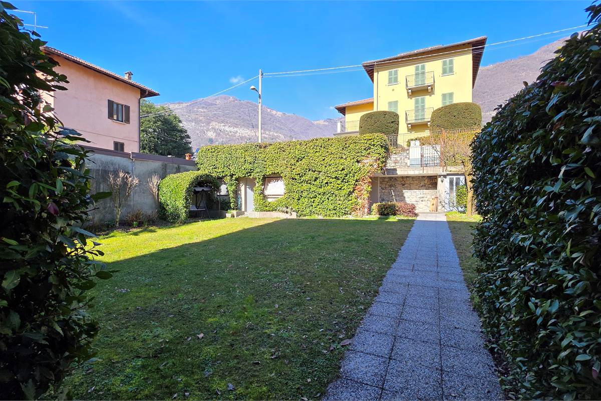 Trilocale con posto auto a Tremezzina