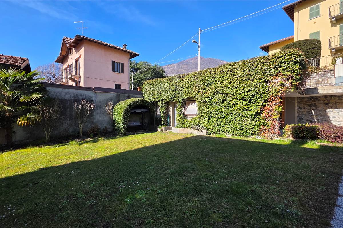 Trilocale con posto auto a Tremezzina